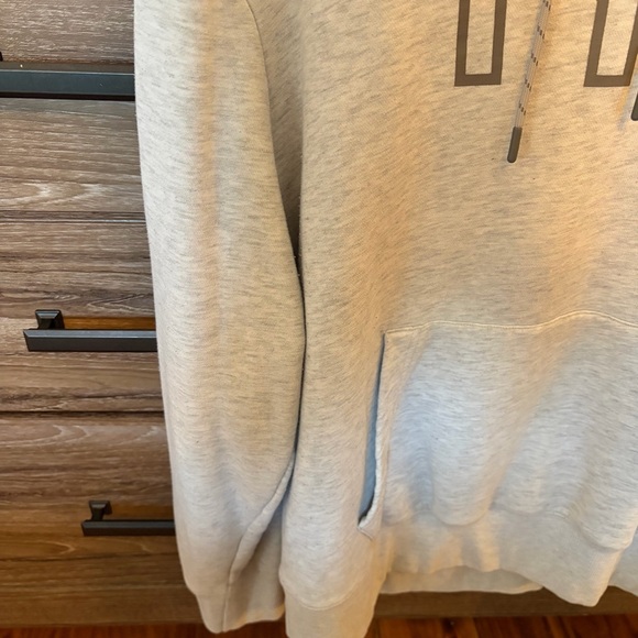 TYR Men's Heather White Hoodie Sweater - Picture 3 of 5